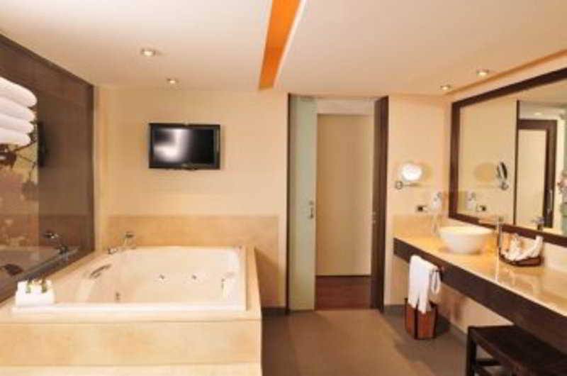 Hotel Dreams De Los Volcanes Puerto Varas Chambre photo